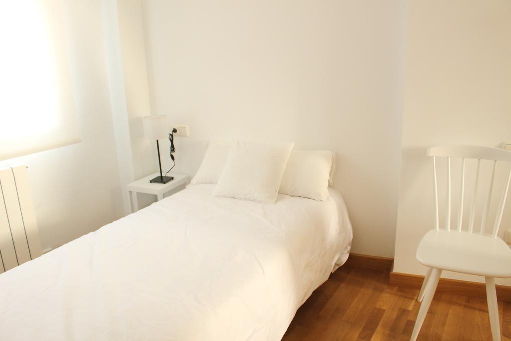Aloha Apartamentos بنبلونة الغرفة الصورة